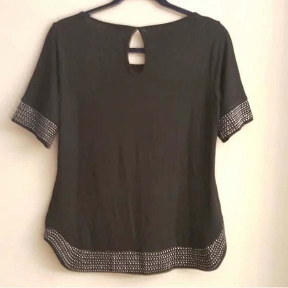 ROSE AND OLIVE Hi/Lo Pullover Top with Studded Hem and Sleeve Cuffs sz S - Picture 5 of 7